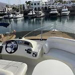 船屋 Luxury Yacht In Cruz Port Optional At Extra Cost Tour With Skipper & Stewardess, Cocktails, Food, Islandwide Pick-up And Return