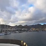 Luxury Yacht In Cruz Port Optional At Extra Cost Tour With Skipper & Stewardess, Cocktails, Food, Islandwide Pick-up And Return 圣克鲁斯-德特内里费