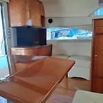 Luxury Yacht In Cruz Port Optional At Extra Cost Tour With Skipper & Stewardess, Cocktails, Food, Islandwide Pick-up And Return 船屋