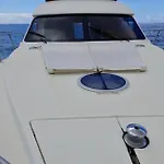 Luxury Yacht In Cruz Port Optional At Extra Cost Tour With Skipper & Stewardess, Cocktails, Food, Islandwide Pick-up And Return 船屋 圣克鲁斯-德特内里费