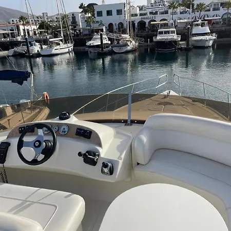 Ботель Luxury Yacht In Cruz Port Optional At Extra Cost Tour With Skipper & Stewardess, Cocktails, Food, Islandwide Pick-up And Return