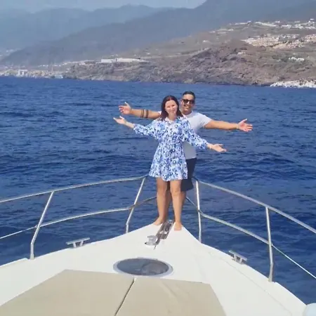 Luxury Yacht In Santa Cruz Port Optional At Extra Cost Plus Tour With Skipper & Stewardess, Cocktails, Food, Islandwide Pick-Up And Return بوتيل سانتا كروز دي تينيريف