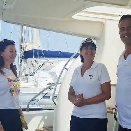 Yacht Experience Tenerife 24h Tour With Private Skipper & Private Hostess With Cocktails, Sandwiches, Free Minibar And Free Islandwide Pick-up And Return In A Tesla S Sportscar ספינת מלון *