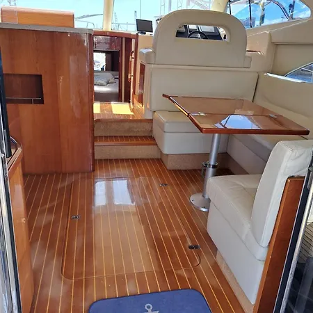 船上ホテル Luxury Yacht In Cruz Port Optional At Extra Cost Tour With Skipper & Stewardess, Cocktails, Food, Islandwide Pick-up And Return