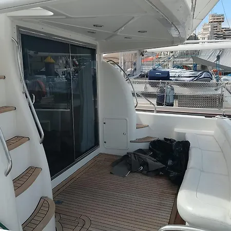 Båthotell Luxury Yacht In Cruz Port Optional At Extra Cost Tour With Skipper & Stewardess, Cocktails, Food, Islandwide Pick-up And Return Santa Cruz de Tenerife