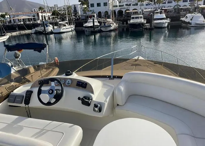 Båthotell Luxury Yacht In Cruz Port Optional At Extra Cost Tour With Skipper & Stewardess, Cocktails, Food, Islandwide Pick-up And Return