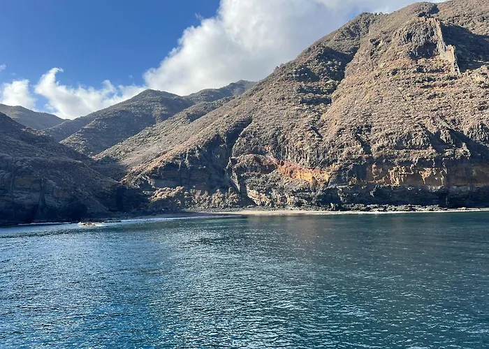 Luxury Yacht In Cruz Port Optional At Extra Cost Tour With Skipper & Stewardess, Cocktails, Food, Islandwide Pick-up And Return