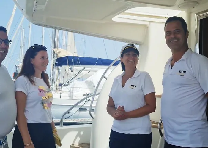 Luxury Yacht In Santa Cruz Port Optional At Extra Cost Plus Tour With Skipper & Stewardess, Cocktails, Food, Islandwide Pick-Up And Return Hotel en barco *