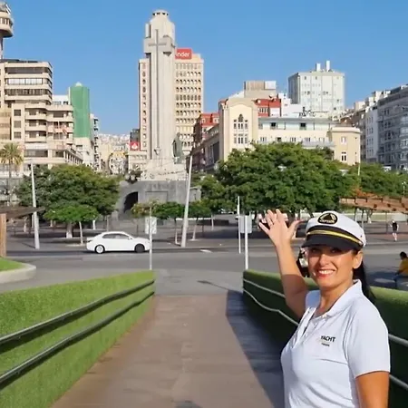 Båthotell Yacht Experience Tenerife 24h Tour With Private Skipper & Private Hostess With Cocktails, Sandwiches, Free Minibar And Free Islandwide Pick-up And Return In A Tesla S Sportscar