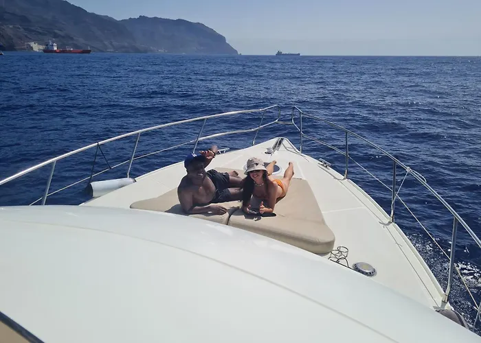 ספינת מלון Luxury Yacht In Santa Cruz Port Optional At Extra Cost Plus Tour With Skipper & Stewardess, Cocktails, Food, Islandwide Pick-Up And Return